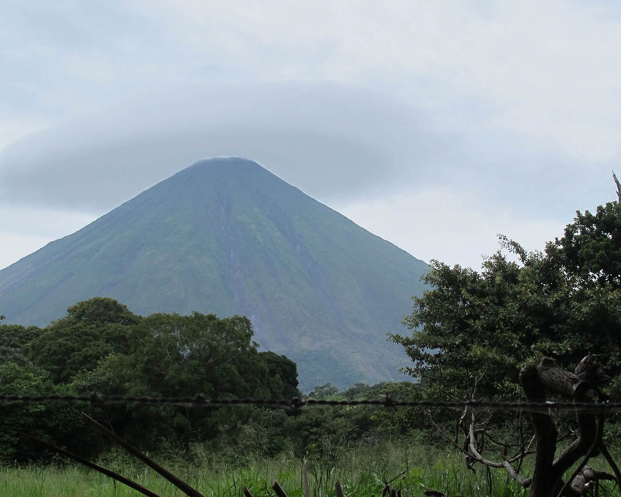 Nicaragua - foret et volcan